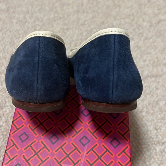 Tory Burch Logo Charm Ballet Flats - Picture 7 of 14